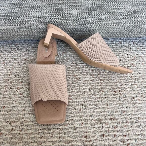 Vivaia Square-Toe Block Heel Sandals - Picture 9 of 16